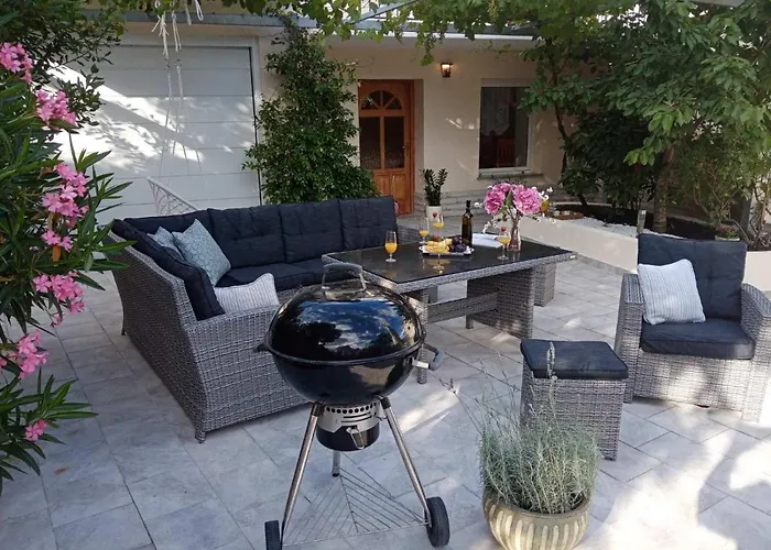 Nona Tamara With Astonishing Sea & Mountains View Willa *