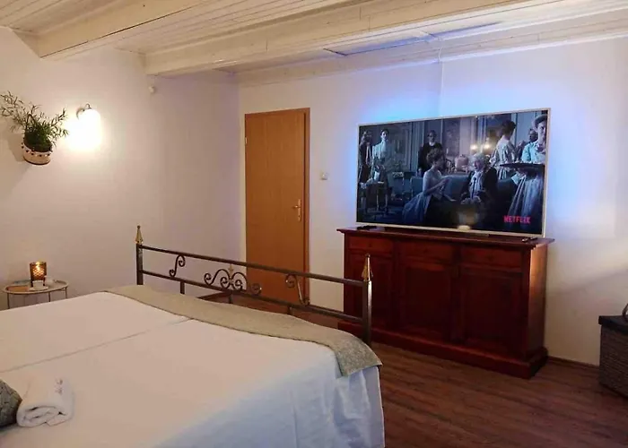 Willa Nona Tamara With Astonishing Sea & Mountains View